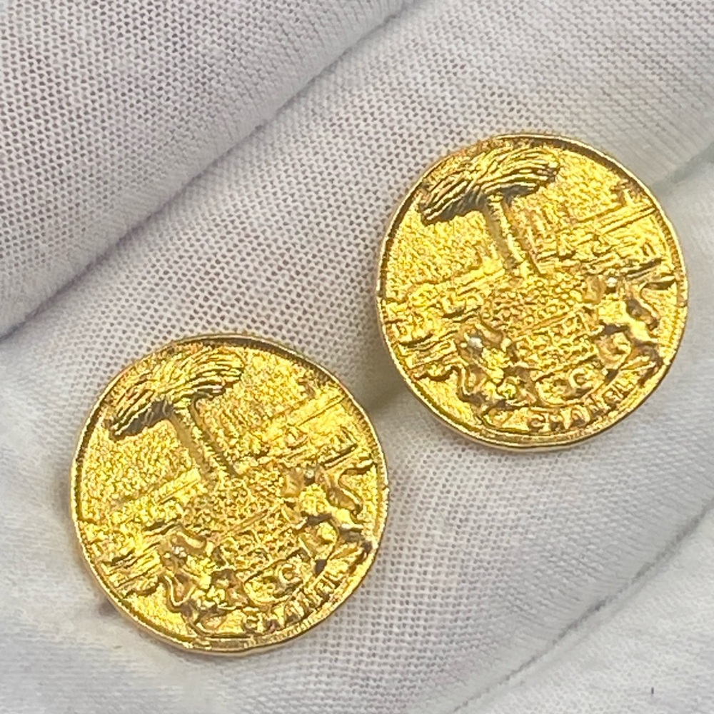Chanel Vintage 80s Gold Tone Cufflinks - Picture 10 of 14